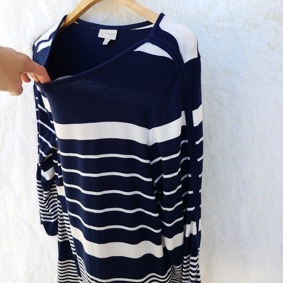 Dress Barn Woman’s Size L ¾ Sleeve Top - Picture 2 of 14